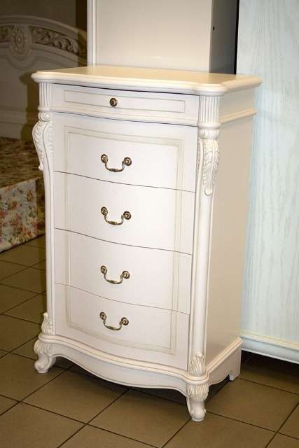 комод на 4 ящика белый