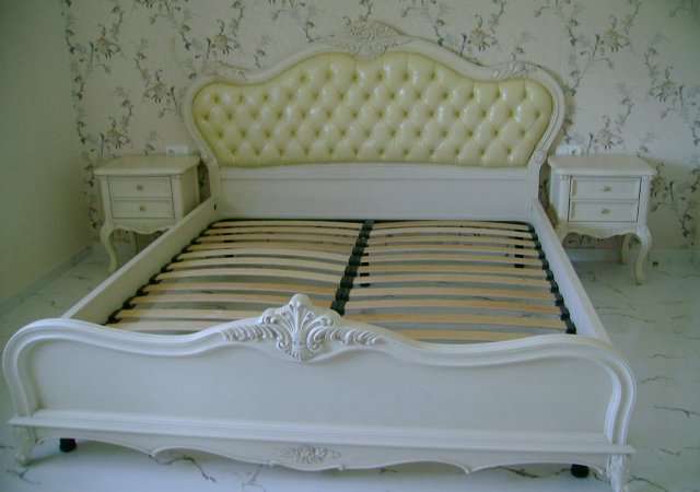 Белая кровать Софи с ламелями