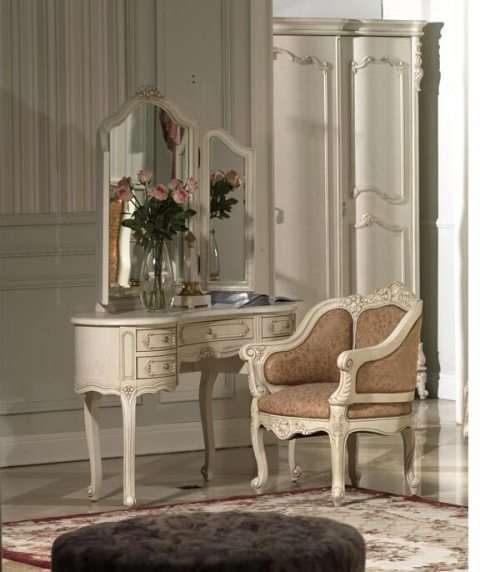 трюмо с креслом