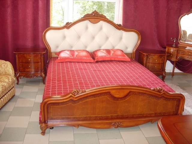 кровать с мягким изголовьем 205