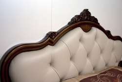 изголовье кровати 205