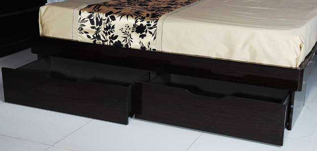 кровать с выдвижными ящиками для белья