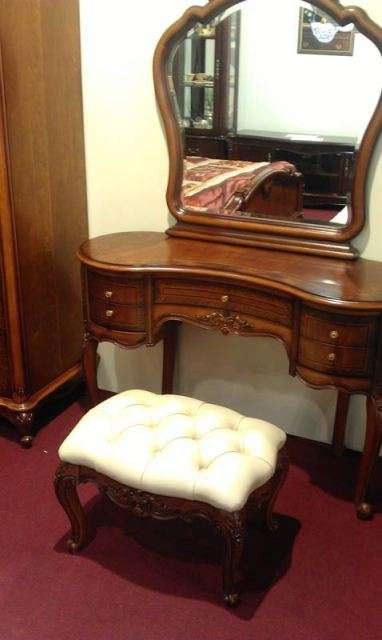 Стол туалетный спальни 205