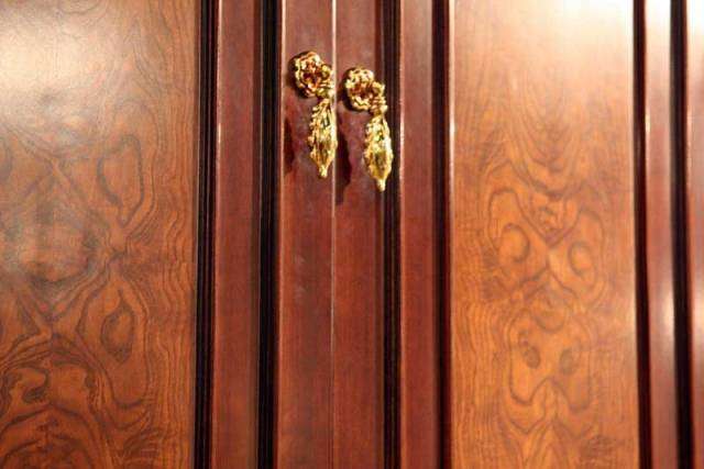шкаф Карпентер - позолоченные ручки декор шкафа - позолоченные ручки