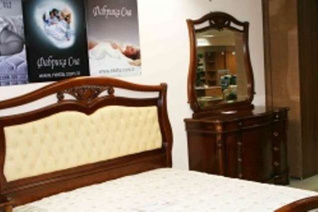 кровать со столом туалетным