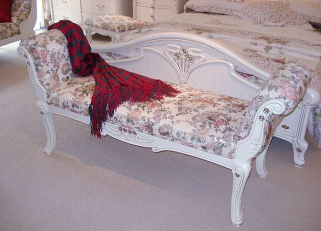 Спальня Carpenter 108 состоит из следующих элементов: банкетка