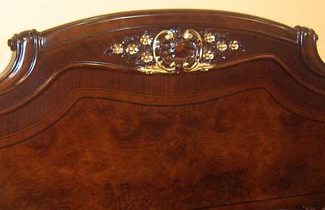 Декор кровати. Доставка спальни Карпентер 223 (Carpenter):