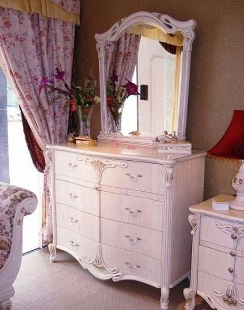 комод с зеркалом