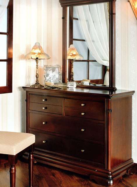 комод с зеркалом