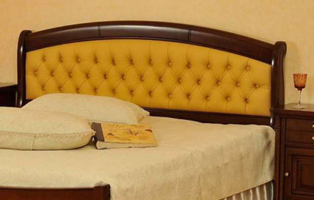 изголовье кровати