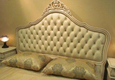 изголовье кровати
