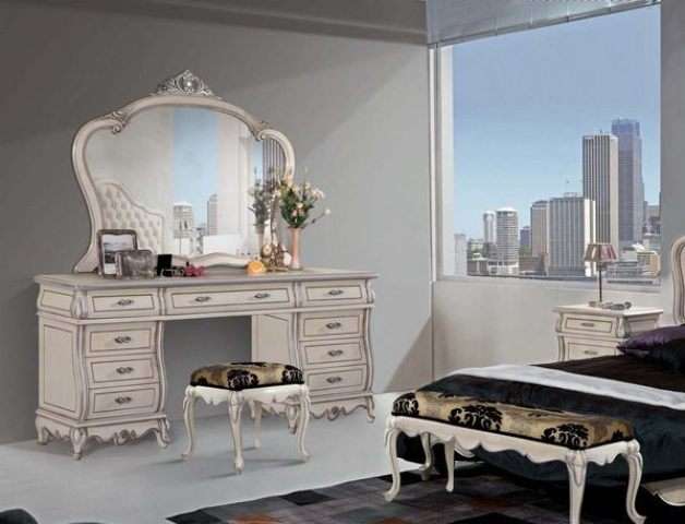 туалетный столик с зеркалом