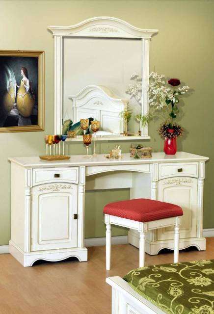 туалетный столик с зеркалом