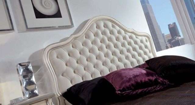 изголовье кремовой кровати Тинторетто