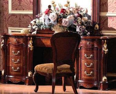 стол туалетный с зеркалом