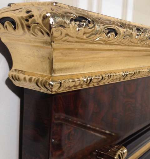 декорирование кровати золотом