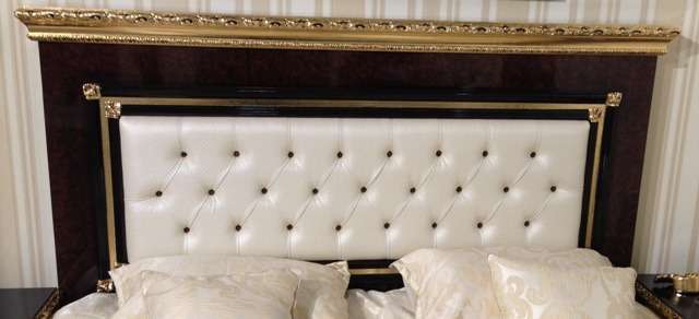 мягкое изголовье кровати