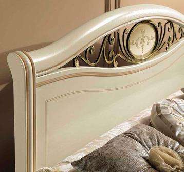изголовье кровати с ковкой