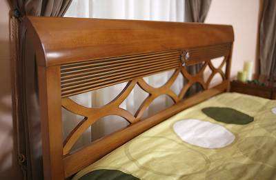 изголовье кровати Бурбон
