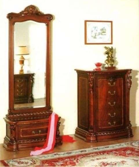Комод и напольное зеркало