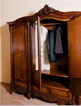 шкаф из массива дерева