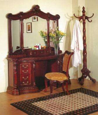 трюмо со стулом