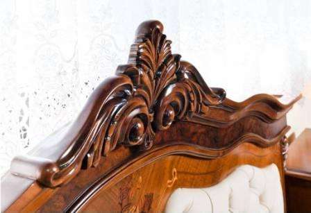 корона изголовья кровати