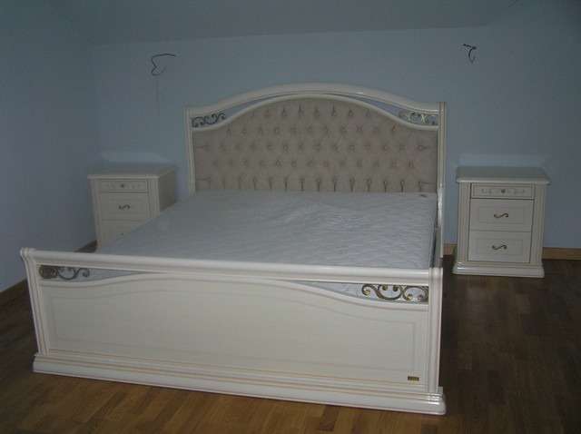 белая итальянская кровать