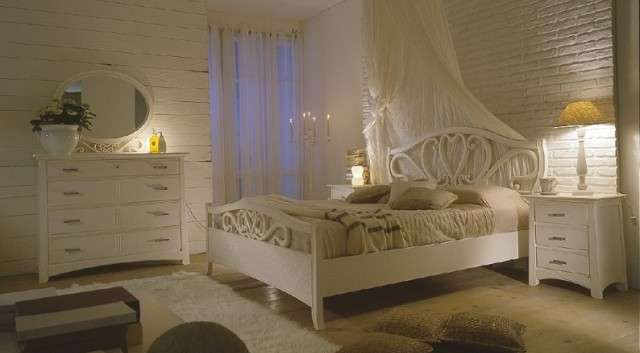 Как выбрать дерево для спальни из массива