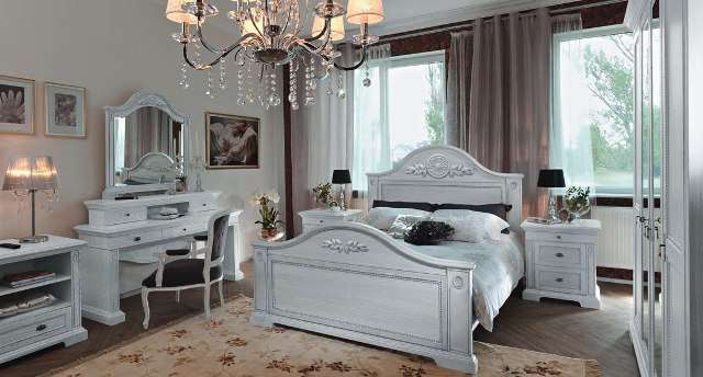 Современные спальни, которые в настоящее время производятся из натурально дерева могут разделяться на 2 группы.