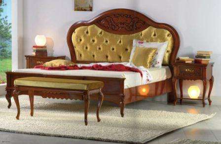 кровать с мягким изголовьем