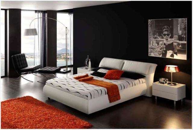 Практически все современные магазины, сегодня имеют в продаже кровати: из массива натурального дерева, из шпона натурального дерева, а также из материалов под дерево