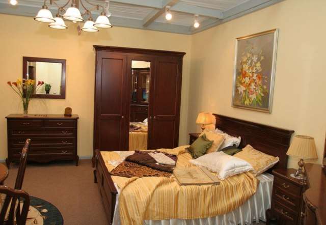 шкаф купэ и кровать румынского гарнитура paris