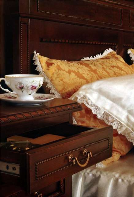 Тумба прикроватная и изголовье кровати Париж Румыния