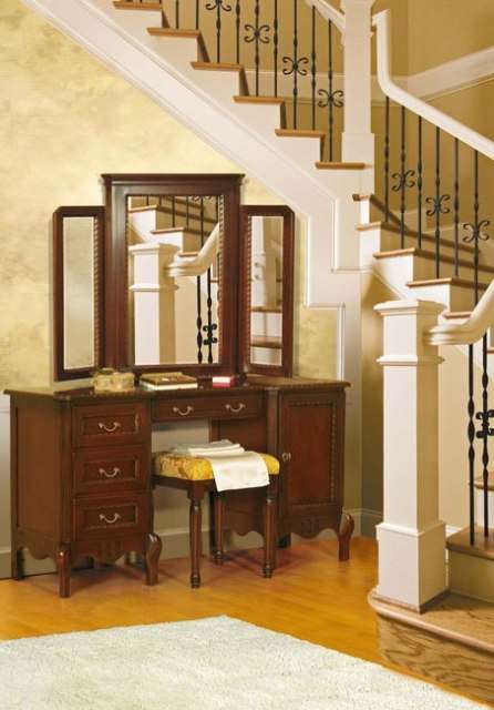 стол туалетный с зеркалом