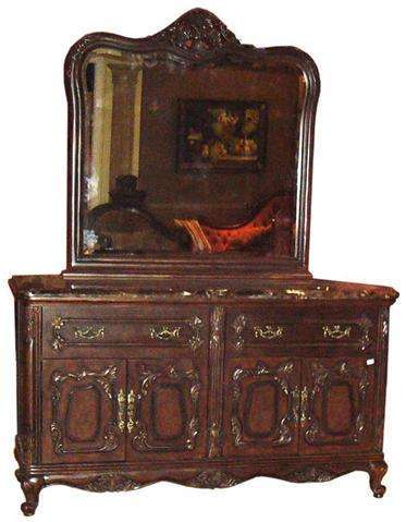 комод с зеркалом