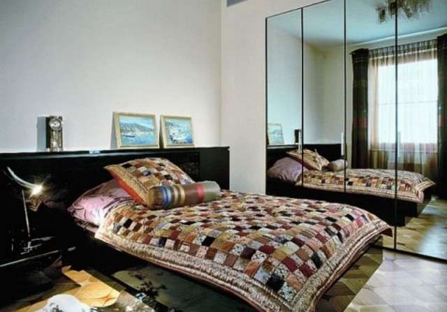 Вот несколько простых, но важных советов по выбору и расстановке мебели в маленькой спальне: