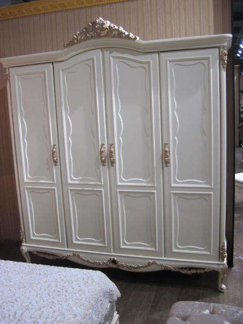 Шкаф на 4 двери из массива дерева в Киеве