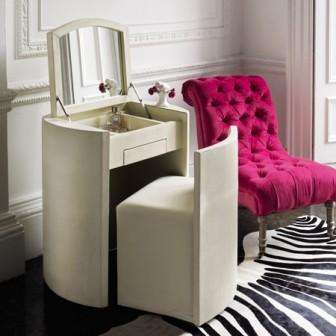 компактный будуарный столик