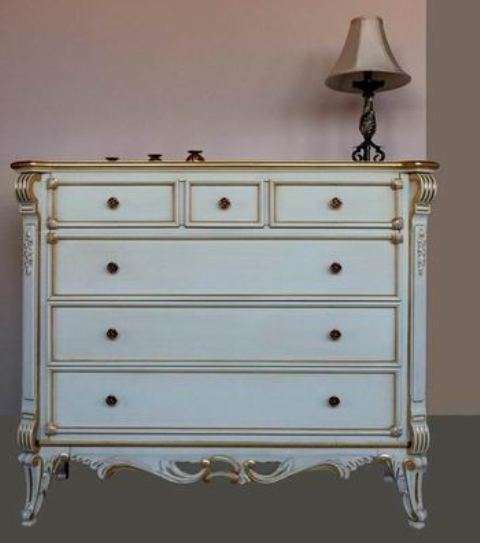 Комод состоит из 3-х широких ящиков и 3-х небольших - для мелких аксессуаров