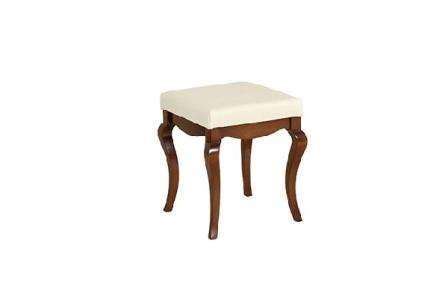 Пуфик квадратной формы на высоких ножках станет отличным местом для сиденья за туалетным столом