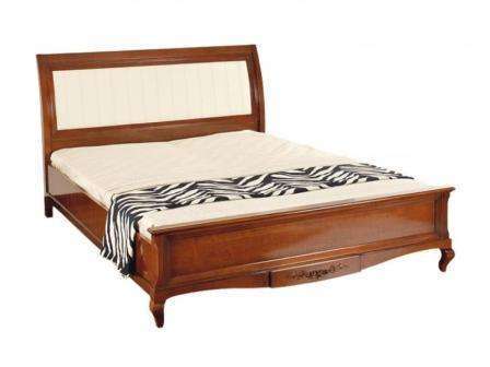 Кровать с высоким прямоугольным изголовьем без изножья наполнит комнату для отдыха уютом и повысит комфорт во время сна