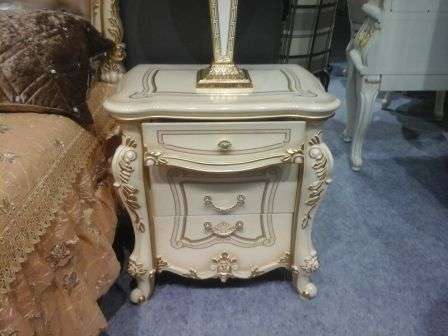 Прикроватная тумба – незаменимый предмет мебели в любой зоне для отдыха. Изделие состоит из трех выдвижных ящиков,