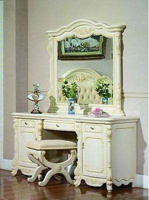 Туалетный стол с зеркалом можно назвать хорошим дополнением гарнитура Валентина. Стол изготовлен из качественной МФД,