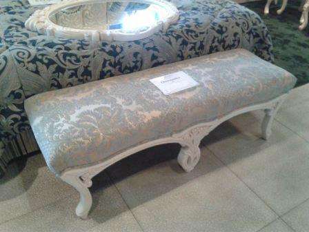 Оттоманка станет отличным дополнением спальной зоны. Благодаря мягкой обивкой данный вид мебели может использоваться в качестве подставки для ног, места для сиденья или хранения подушек. Производитель предложил два варианта оттоманок А и В. Габариты: 1630*490*680 и 1380*440*450