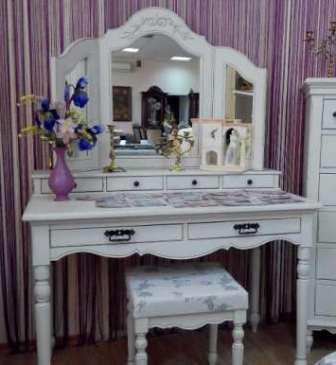 Зеркало с тремя створками повысит функциональность зоны для гигиенических процедур