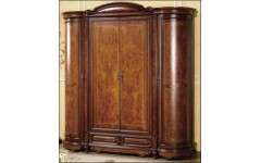 Шкаф 3-дв. и 4-дв. выделяется оригинальной формой с закругленными фасадами. Симметричный шкаф лаконично впишется в классическую обстановку и станет удобным местом для хранения вещей