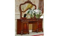 Стол туалетный состоит из трех выдвижных ящиков и двух симметричных тумб с глухими дверцами. Фасады выполнены в технике фрезерования и сериографии, поэтому смотрятся также шикарно, как мебель из натурального массива. С помощью макияжного стола Николас 8221 вы сможете обустроить функциональную зону для гигиенических процедур.