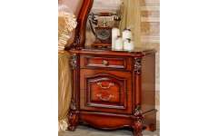 Тумба прикроватная Николас 8221– незаменимый элемент для комфортной спальной зоны. Состоит тумба 8221 из трех выдвижных ящиков, на которых расположена латунная фурнитура для удобного открывания и закрывания. Фрезерованные фасады и резной декор придают нотки элегантности мебели. Размеры: 590*430*640