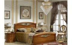 Кровать с твердым или мягким изголовьем станет настоящим украшением интерьера. Изголовье, обитое экокожей придает мебели презентабельный внешний вид. В верхней части изголовья и изножья расположен декоративный элемент, покрытый позолотой. Кровать Николас